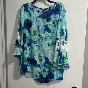 zac&Rachel Blue and Green Floral Blouse with Lace Accents size xl